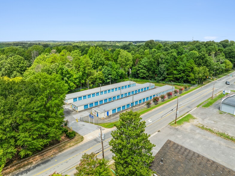 More Photos Of 700 S Linwood Rd, Gastonia Self Storage For Sale
