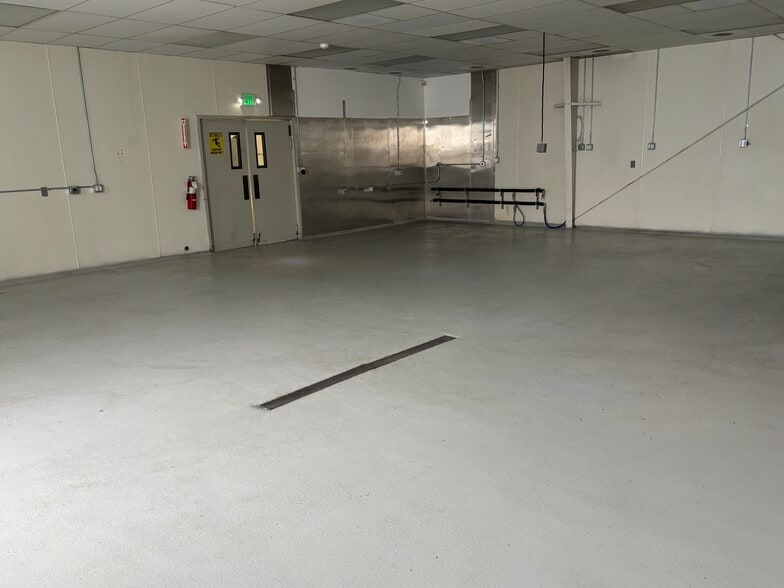 More Photos Of 497 Highway 99 N, Eugene Warehouse For Lease
