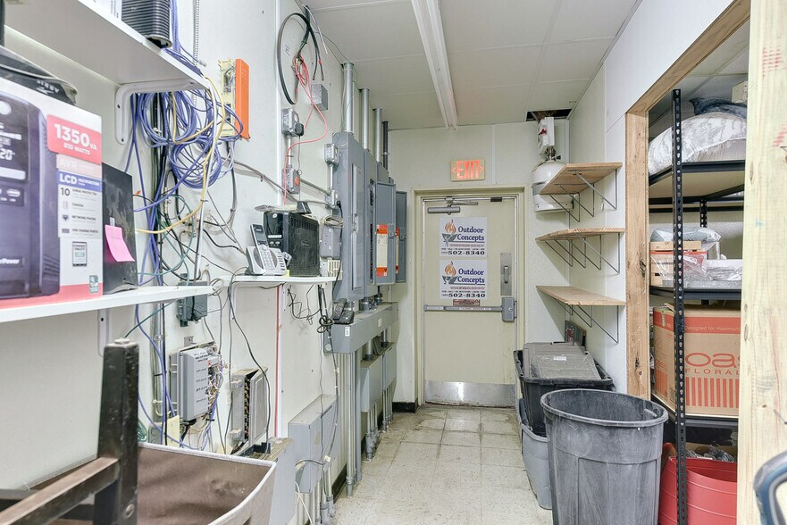 More Photos Of 110 W Reichmuth Rd, Valley Freestanding For Sale