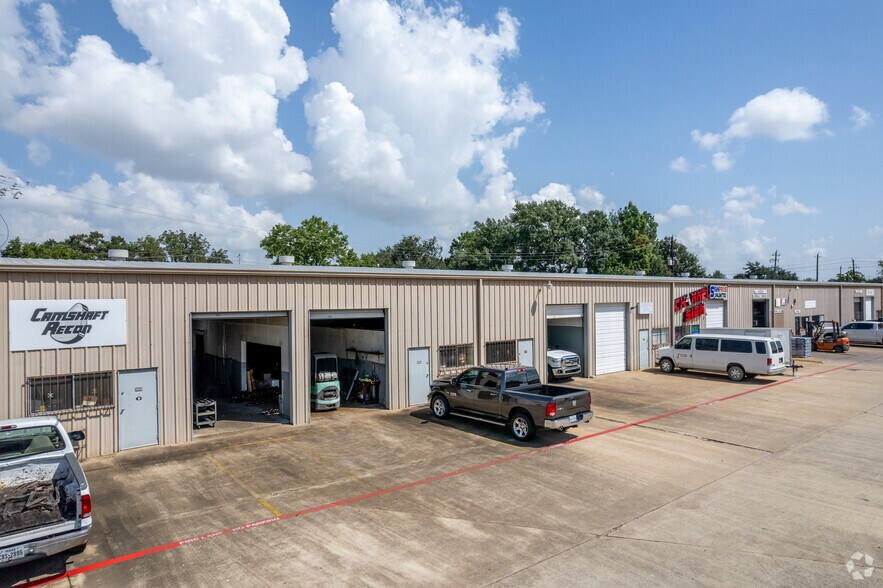 More Photos Of 2600 Center St, Deer Park Manufacturing For Lease