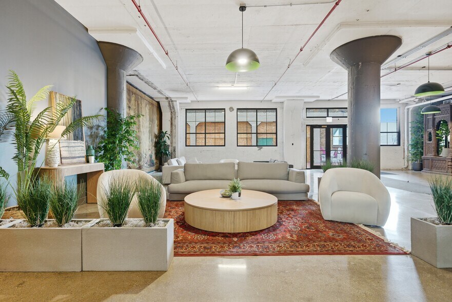 More Photos Of 1001 N North Branch St, Chicago Flex For Lease