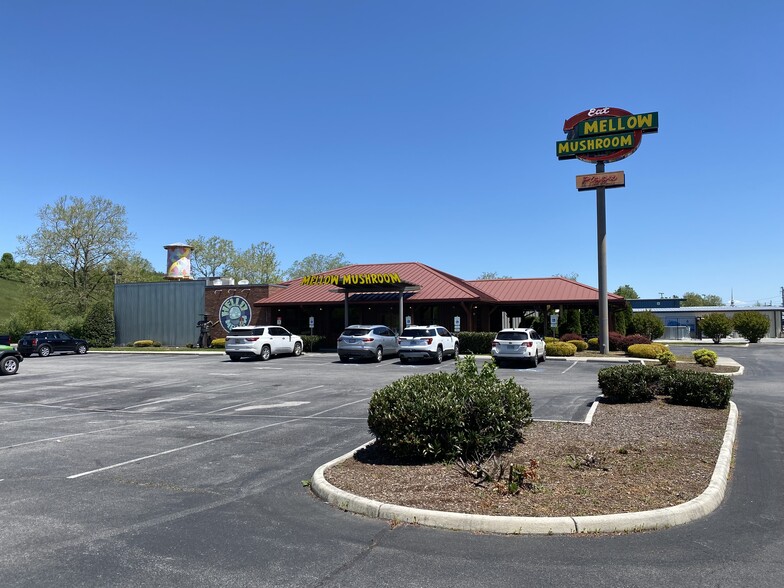 Primary Photo Of 5100 Lee Hwy, Bristol Restaurant For Sale