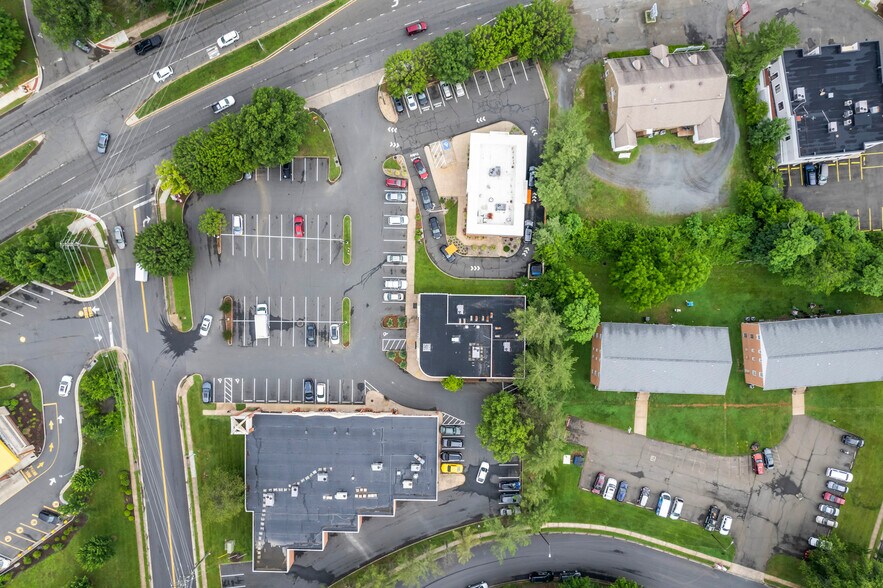 More Photos Of 322-323 W Lee Hwy, Warrenton Freestanding For Lease