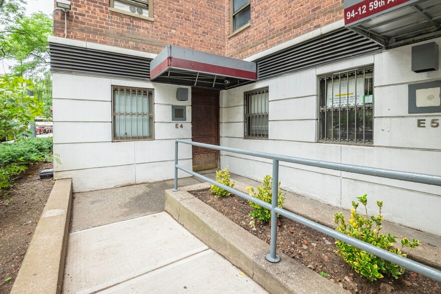 More Photos Of 9418 59th Ave, Elmhurst Office For Sale