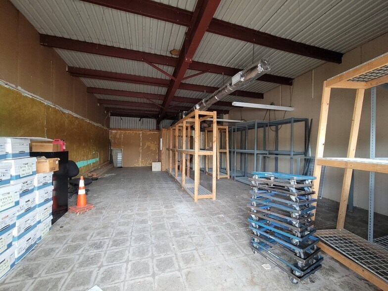 More Photos Of 1007 S Guadalupe St, Seguin Storefront For Sale