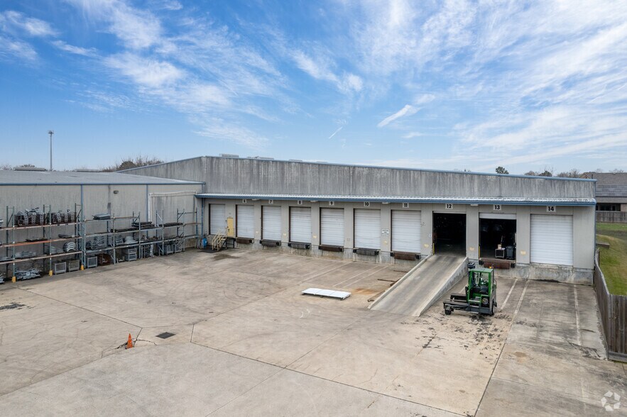 More Photos Of 8101 Fite Rd, Pearland Warehouse For Sale