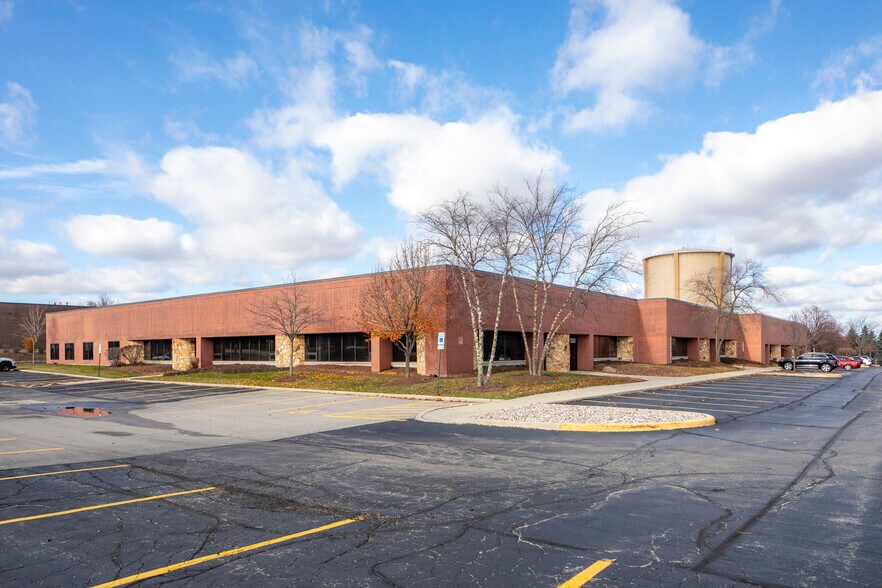 More Photos Of 1300-1320 Plum Grove Rd, Schaumburg Light Manufacturing For Lease