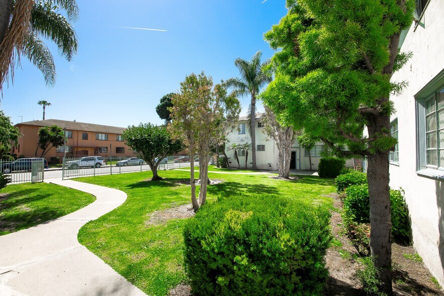More Photos Of 4073 West Blvd, Los Angeles Apartments For Sale