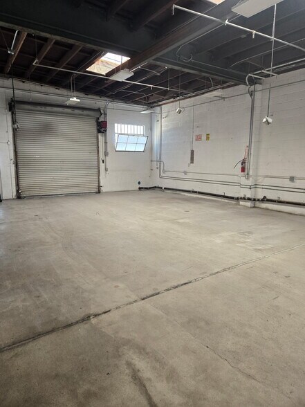 More Photos Of 147 W 155th St, Gardena Light Manufacturing For Sale