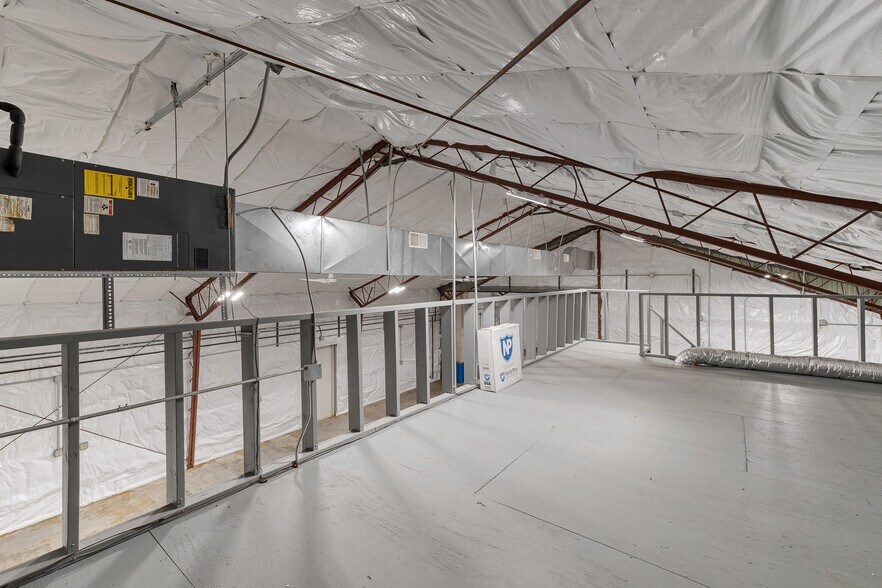 More Photos Of 1294 Midland Trl, Milton Flex For Sale