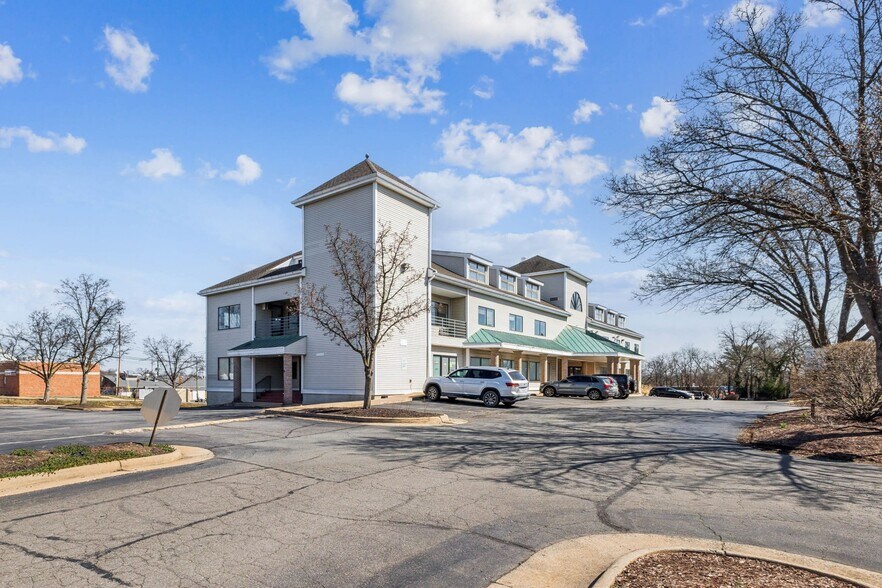 More Photos Of 602 S King St, Leesburg Medical For Sale