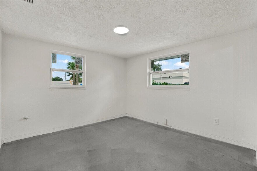 More Photos Of 6102 Indiana Ave, New Port Richey Office For Sale