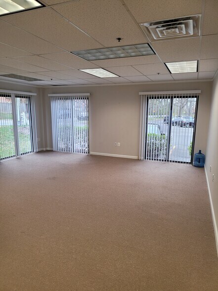 More Photos Of 450 Maple Ave E, Vienna Medical For Lease
