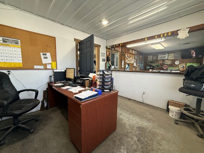 More Photos Of 916 Pleasant Grove Rd, Westmoreland General Retail For Sale