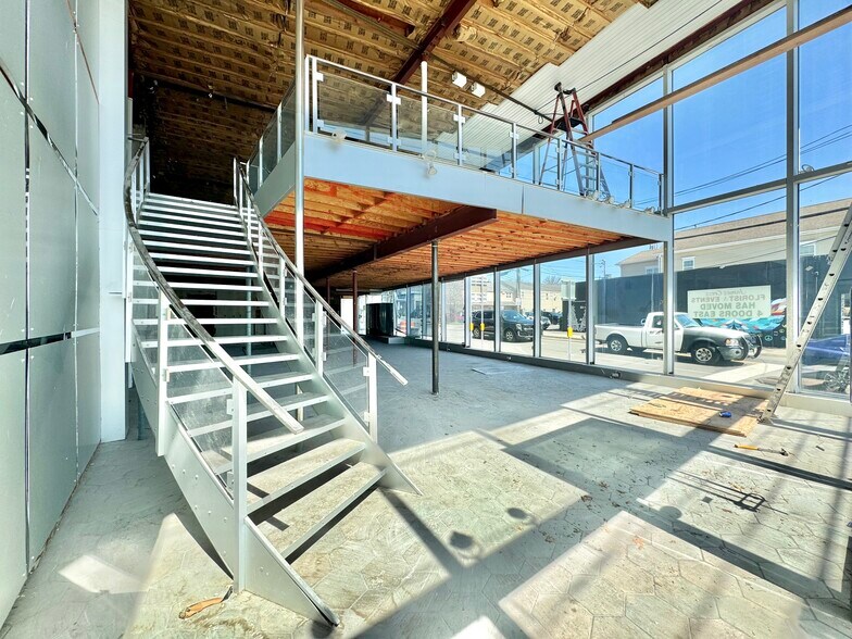 More Photos Of 115 E Main St, Smithtown Storefront For Sale