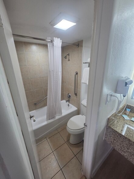 More Photos Of 2261 E Irlo Bronson Memorial Hwy, Kissimmee Hotel For Sale