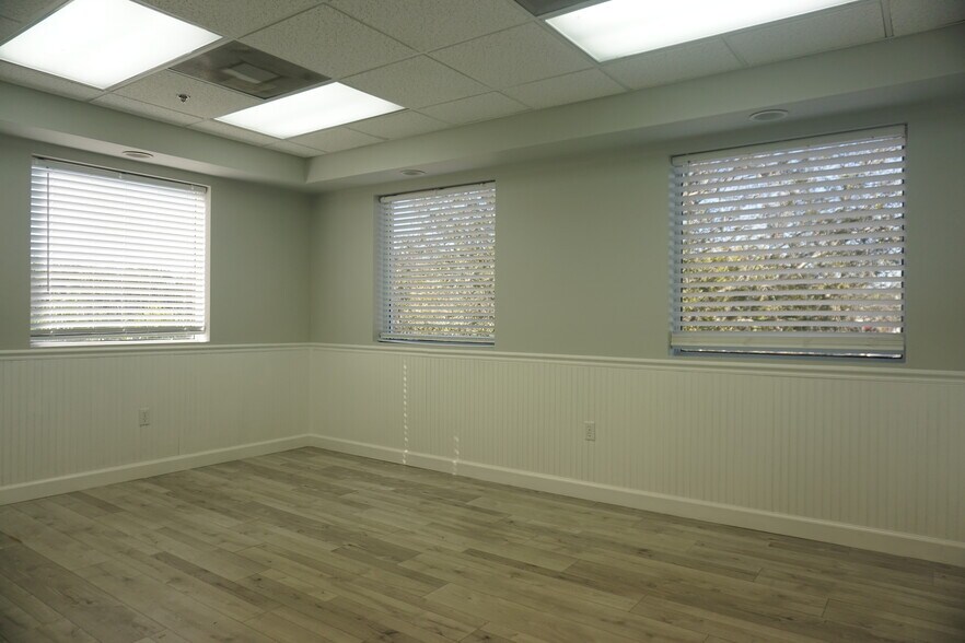More Photos Of 2405-2425 N University Dr, Coral Springs Loft Creative Space For Lease