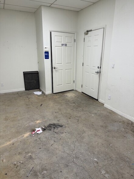 More Photos Of 875 Iron Horse Dr, Park City Storefront Retail Office For Lease