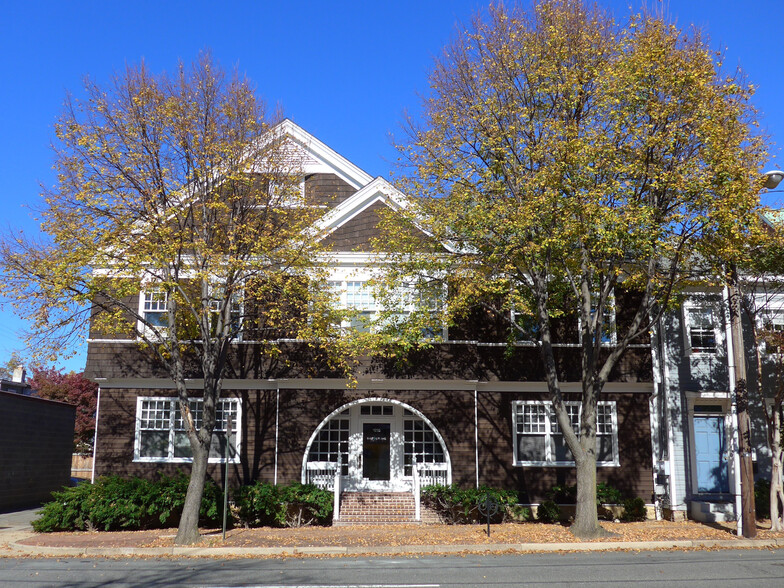 Primary Photo Of 1215 Cameron St, Alexandria Office For Lease