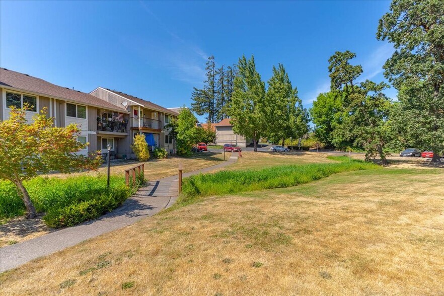 More Photos Of 2048 NE Highway 99W, McMinnville Apartments For Sale