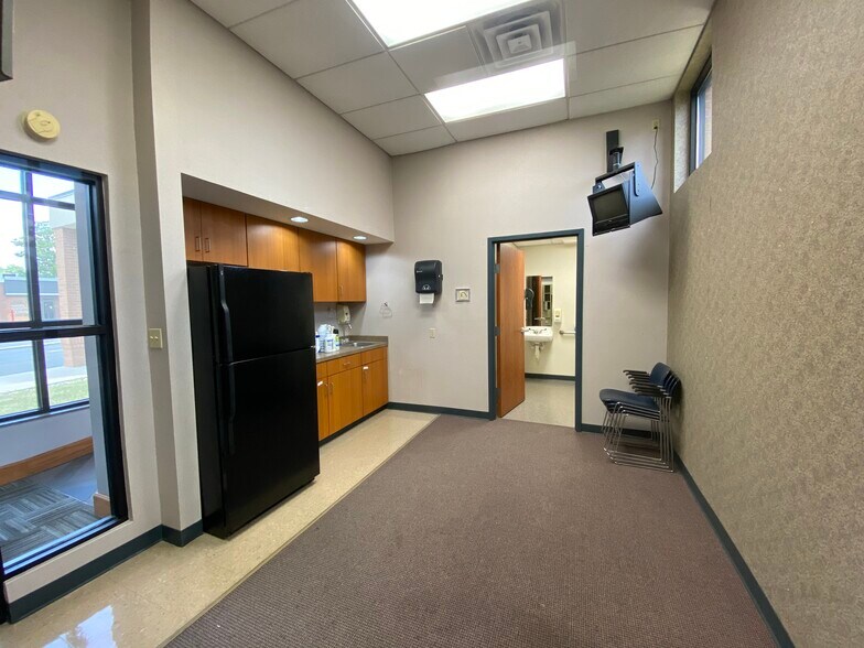 More Photos Of 2700 W Jackson St, Muncie Bank For Sale