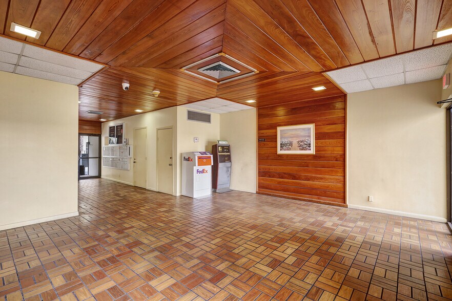 More Photos Of 639 E Ocean Ave, Boynton Beach Office For Lease