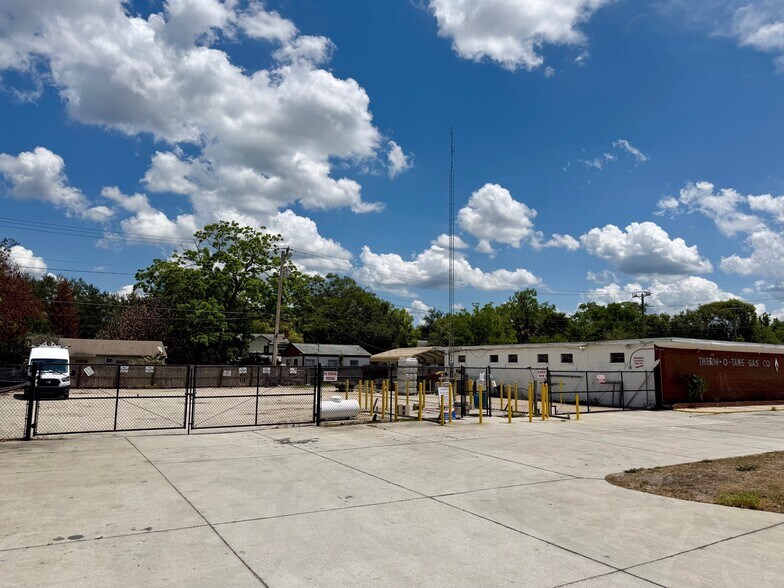 More Photos Of 414 W 9th St, Sanford Office For Sale