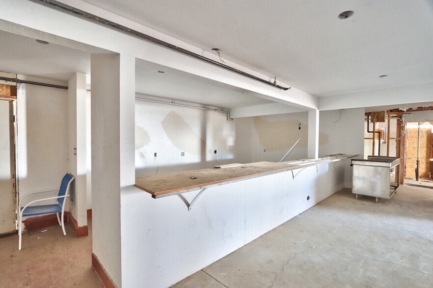 More Photos Of 2249 N Palm Canyon Dr, Palm Springs Hospitality For Sale