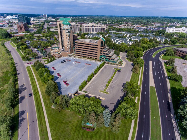 More Photos Of 3300 Edinborough Way, Edina Office For Lease