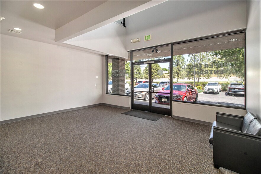 More Photos Of 5001 S Parker Rd, Aurora Office For Lease