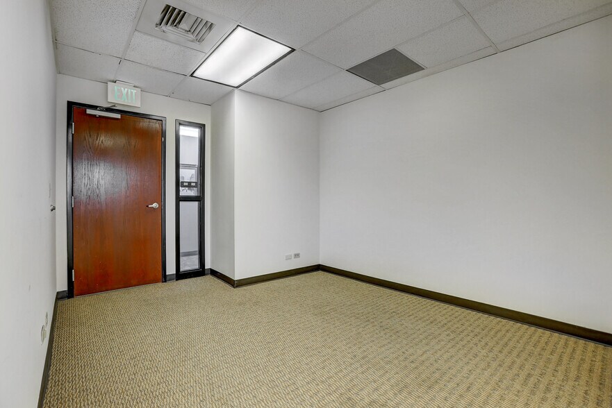 More Photos Of 215 S Wadsworth Blvd, Lakewood Medical For Lease