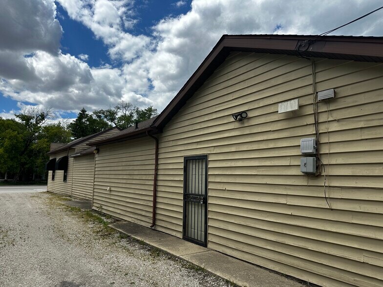 More Photos Of 335 S Broadway St, Coal City Office For Sale