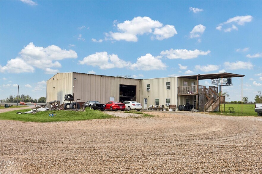 More Photos Of 1021 Star Ln, Cat Spring Light Manufacturing For Sale