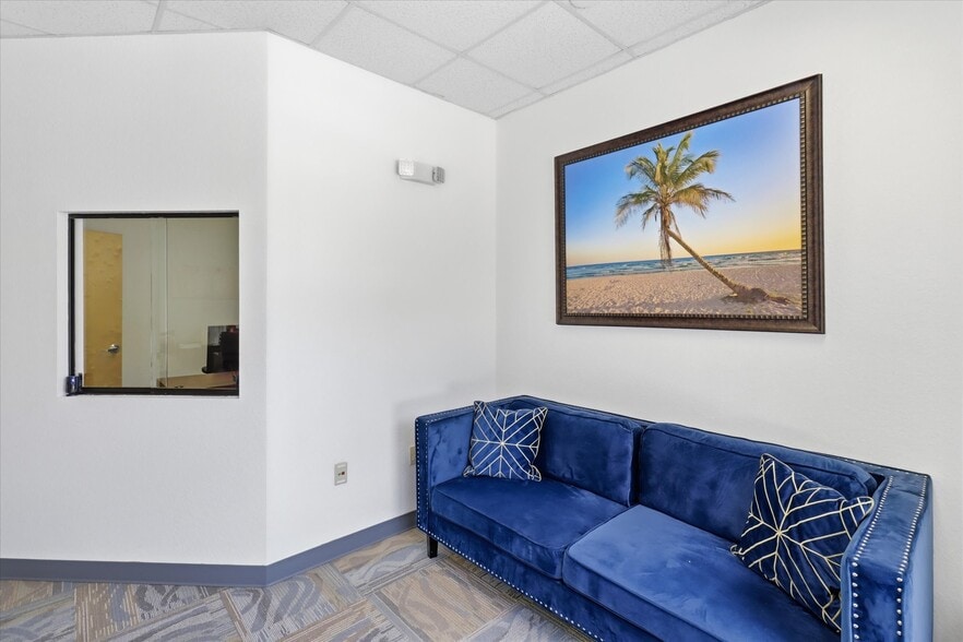 More Photos Of 4009-4033 W 1st St, Sanford Office For Sale