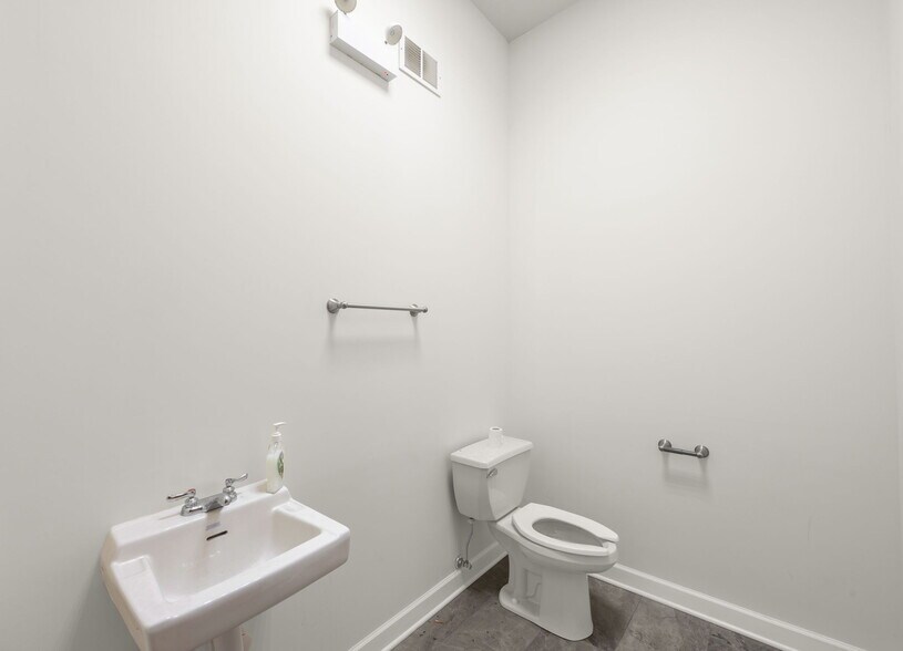 More Photos Of 2327 N Milwaukee Ave, Chicago General Retail For Lease