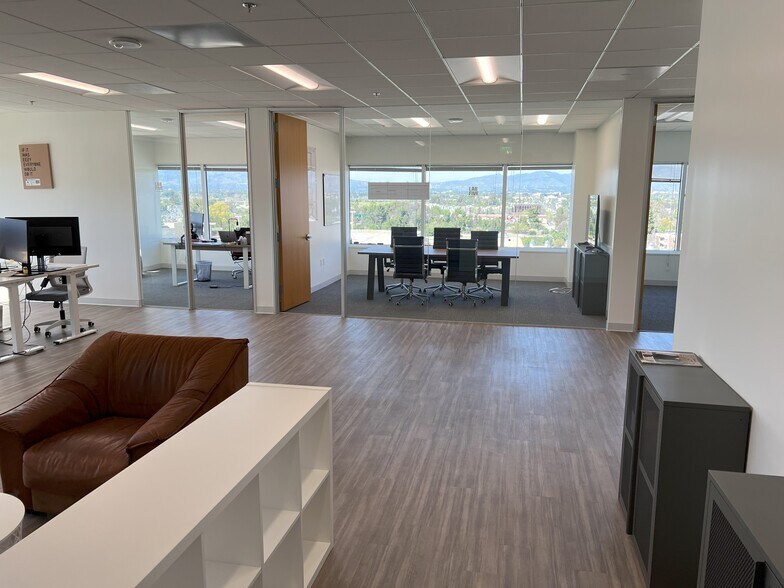 More Photos Of 15303 Ventura Blvd, Sherman Oaks Office For Lease