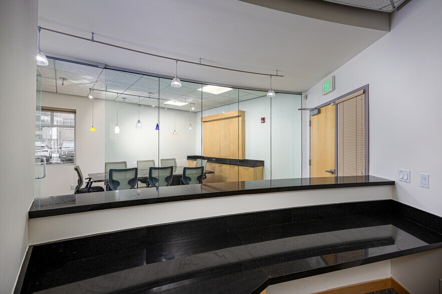 More Photos Of 7390 Creek Rd, Sandy Office For Lease