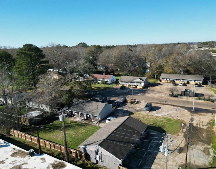 More Photos Of 409-412 Pearl Dr, Pearl Apartments For Sale