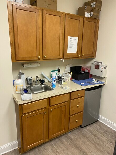 More Photos Of 8833 Perimeter Park Blvd, Jacksonville Medical For Lease