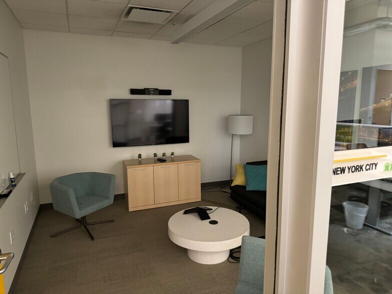 More Photos Of 185 N Wolfe Rd, Sunnyvale Research And Development For Lease