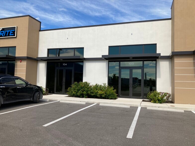 More Photos Of 1260 NE 8th St, Cape Coral General Retail For Lease