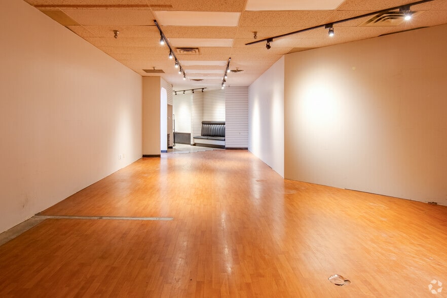 More Photos Of 1601-1715 152 St, Surrey Storefront Retail Office For Lease