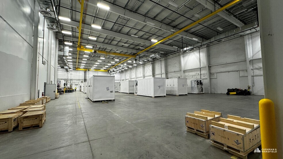More Photos Of 31815 Great Western Dr, Windsor Manufacturing For Lease