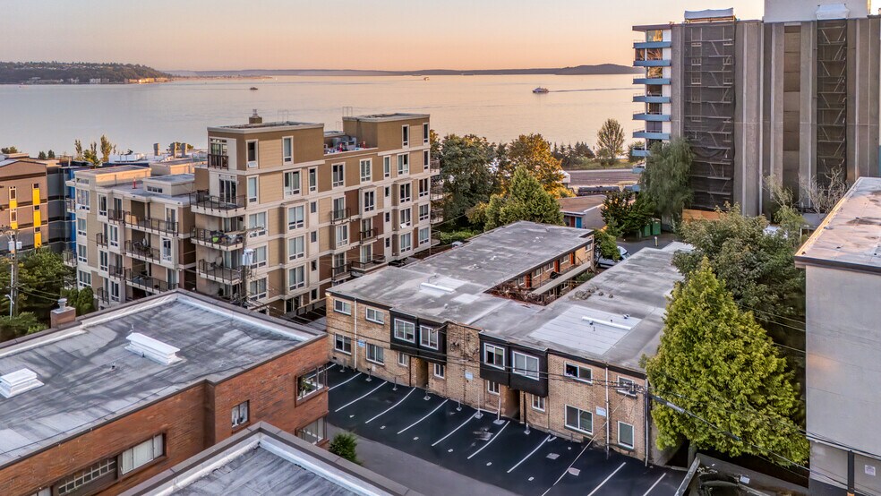 More Photos Of 512 5th Ave W, Seattle Apartments For Sale