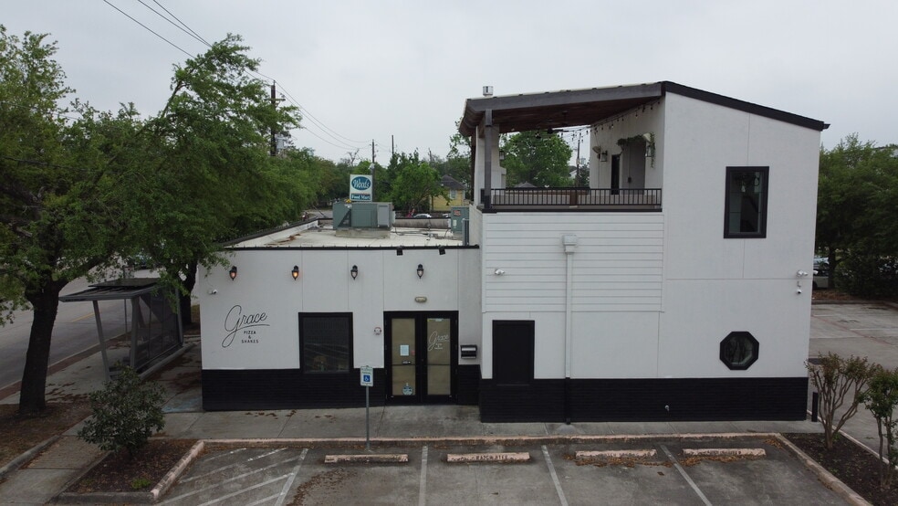 More Photos Of 801 Studewood St, Houston Restaurant For Lease