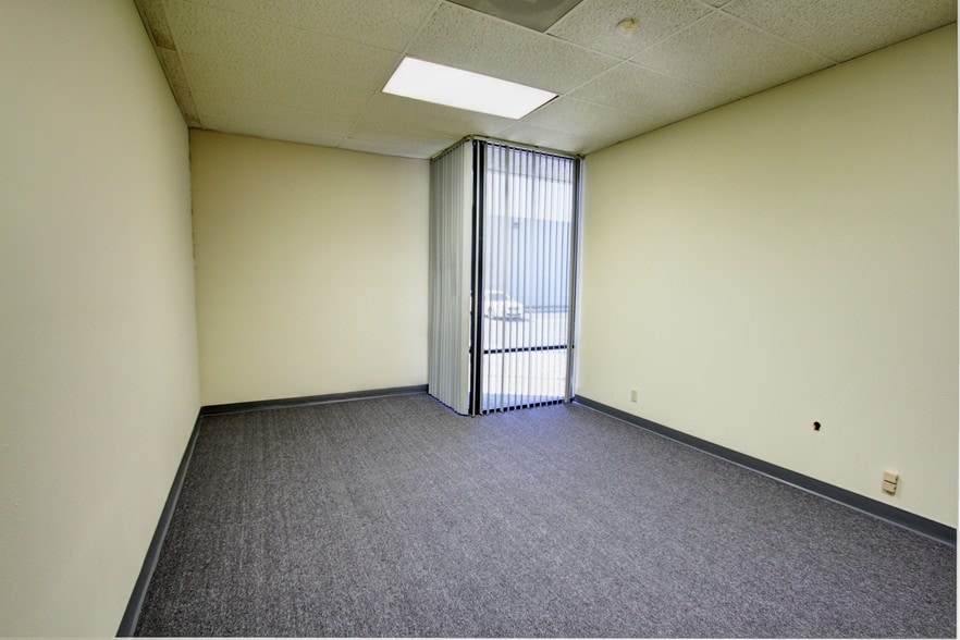More Photos Of 1210 E Lexington Ave, Pomona Warehouse For Lease