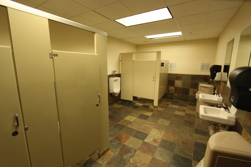 More Photos Of 1327-1331 Hwy 2 W, Kalispell Office For Lease