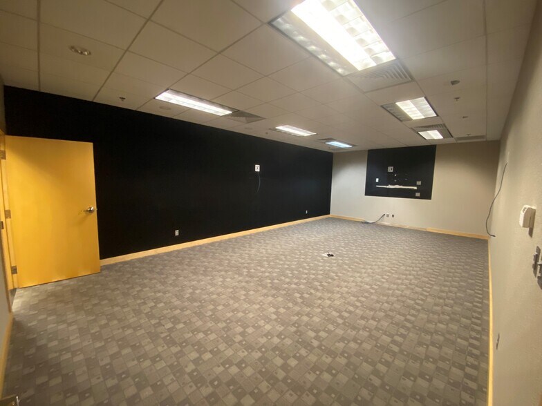 More Photos Of 7235 Vicksburg Pike, Fort Wayne Warehouse For Lease