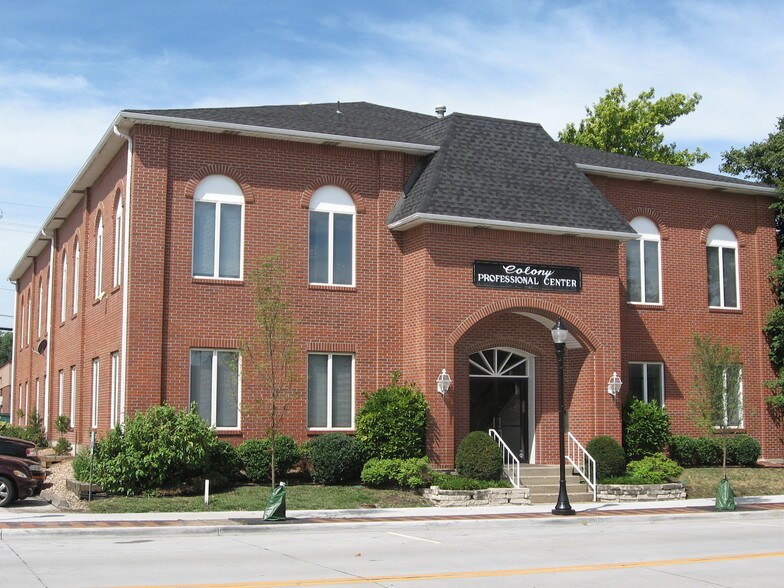 More Photos Of 200 SE Douglas St, Lee's Summit Office For Lease