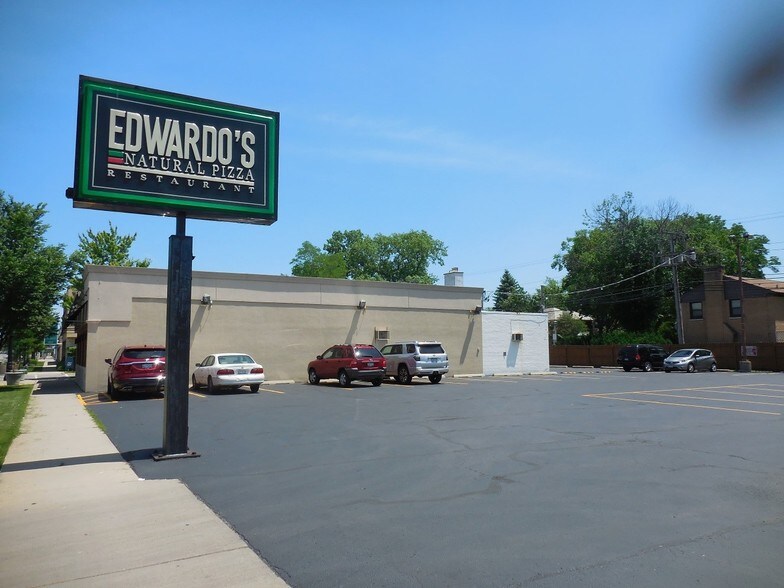 More Photos Of 6831 W North Ave, Oak Park Restaurant For Sale